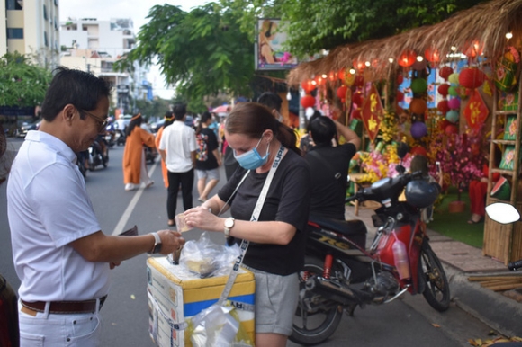 5 Tet Viet Voi Nhung Du Khach Nga O Nha Trang