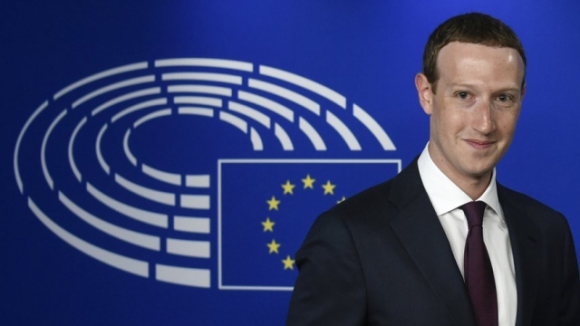 1 Facebook Va Instagram Co The Bien Mat Khoi Chau Au