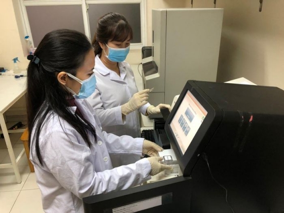 1 Nhung Nguoi Xuyen Tet Tim Bien The Omicron