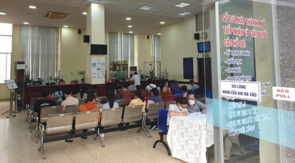 1 Tphcm Nhieu Nguoi Dan Di Lam Thu Tuc Ngay Lam Viec Dau Nam