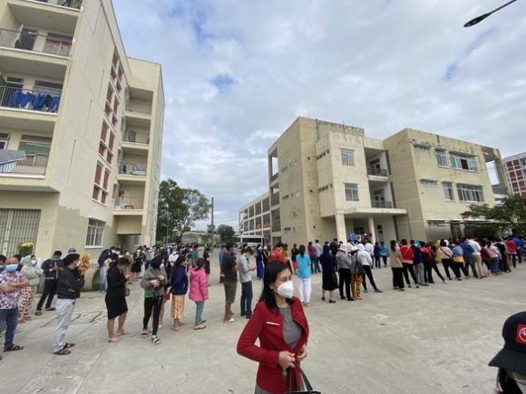 1 Sau Tet Nguoi Dan Da Nang Un Un Di Tiem Vac Xin Ngua Covid 19