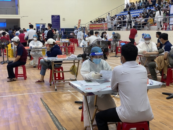 2 Sau Tet Nguoi Dan Da Nang Un Un Di Tiem Vac Xin Ngua Covid 19
