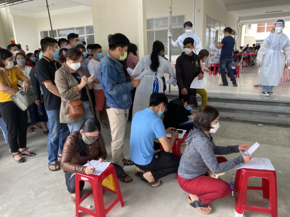 3 Sau Tet Nguoi Dan Da Nang Un Un Di Tiem Vac Xin Ngua Covid 19