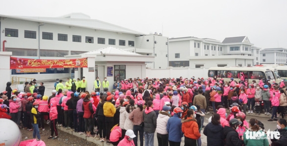 1 Hon 5000 Cong Nhan Nghi Viec Tang Phu Cap Tham Nien Chi Hon 200 Nguoi Di Lam