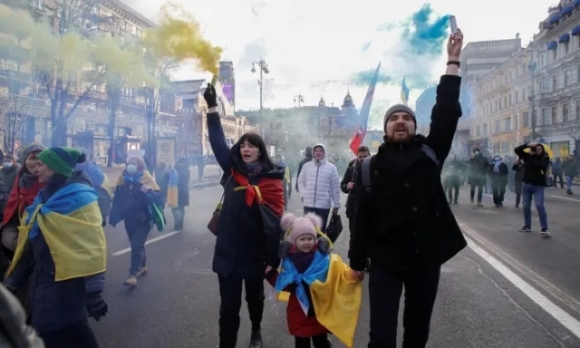 1 Nguoi Ukraine The Hien Tinh Doan Ket Truoc Nguy Co Bi Tan Cong