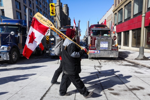 2 Thu Tuong Canada Dung Luat Hiem Quyet Cham Dut Bieu Tinh Xe Tai