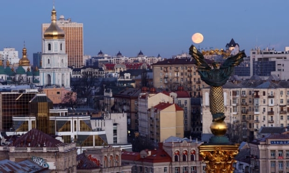 1 Nguoi Dan Kiev Nhe Nhom Khi Nga Rut Quan Giam Leo Thang Voi Ukraine