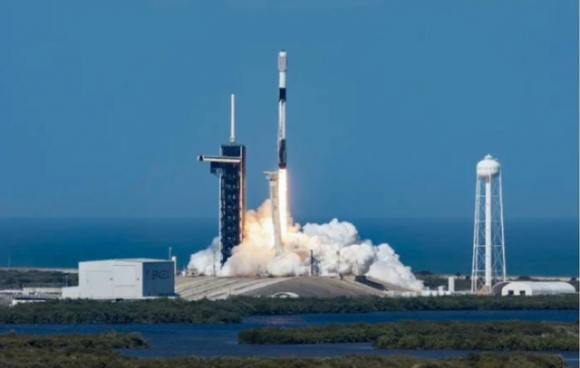 1 Spacex Mat Hon 40 Ve Tinh Starlink Vi Bao Dien Tu
