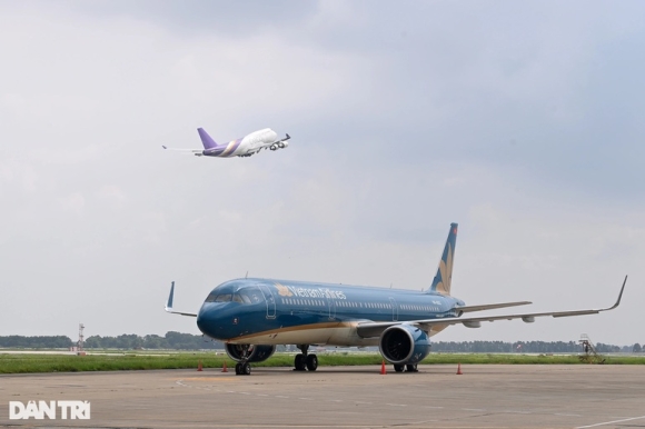 1 Tan Son Nhat Phai Dong Cua Mot Duong Bang Khi Vua Duoc Mo Cua Bay Quoc Te