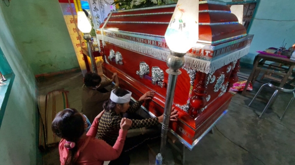 3 Nam Sinh Vien Nguyen Van Nghia Ve Nha Dam Tang Dam Nuoc Mat