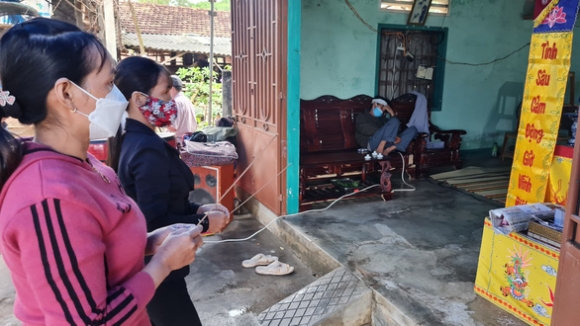 5 Nam Sinh Vien Nguyen Van Nghia Ve Nha Dam Tang Dam Nuoc Mat