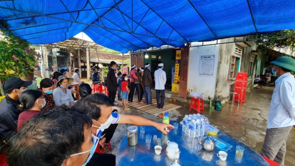 7 Nam Sinh Vien Nguyen Van Nghia Ve Nha Dam Tang Dam Nuoc Mat