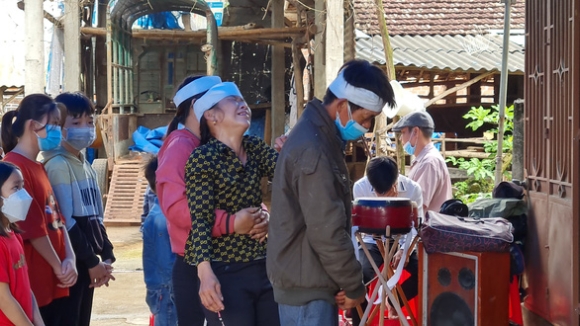 8 Nam Sinh Vien Nguyen Van Nghia Ve Nha Dam Tang Dam Nuoc Mat