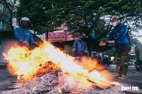 2 Nguoi Ha Noi Co Ro Trong Gia Lanh Te Tai