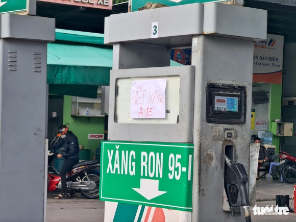 10 Tphcm Nguoi Dan Dat Xe Long Vong Vi Het Xang Con Dau