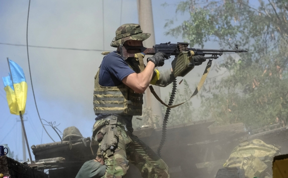 1 Nong Toan Quan Cua Ukraine Bi Bao Vay O Donetsk   Giao Tranh Ac Liet