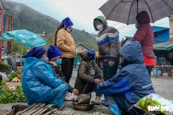 7 Du Khach Vuot Hon 2000km Tu Tphcm Den Y Ty Tan Huong Cai Ret Sau Cua Tay Bac