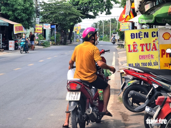 7 Tphcm Nguoi Dan Dat Xe Long Vong Vi Het Xang Con Dau