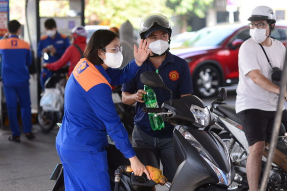 1 Thu Tuong Gui Cong Dien Khan Den Mot Loat Bo Nganh Ve Chuyen Xang Dau
