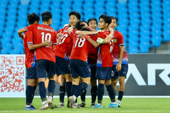 2 Con Dia Chan Xuat Hien Chieu Duoi Vuon Minh O Bong Da Dong Nam A