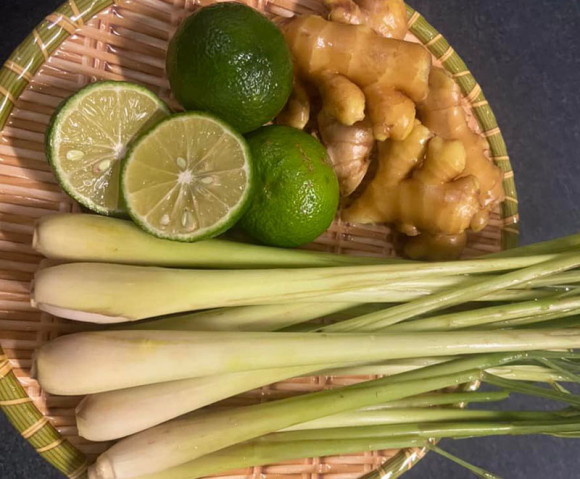 1 Chi Hai Gio Ban Veo 4 Ta Gung Sa Re Lam Ba Con Thoai Mai Xong