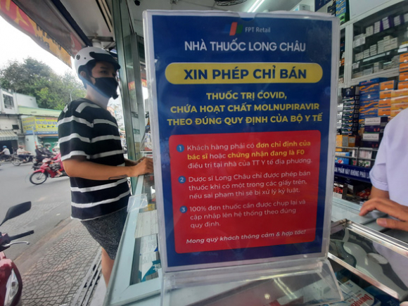 2 Nguoi Dan Tphcm Bat Dau Mua Thuoc Khang Virus Nhung Khong Biet Cac Quy Dinh Bat Buoc