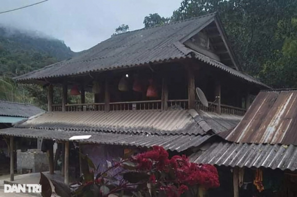 4 Dan Ngheo Xot Xa Vao Rung Gom Nhat Xac Trau Bo Chet Ret