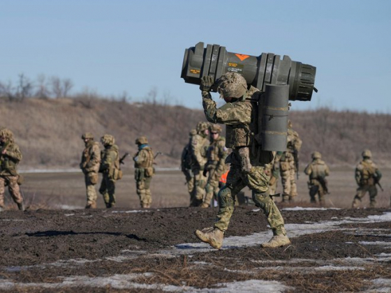 1 Canada Gui Vu Khi Chong Tang Va Ten Lua Cho Ukraine