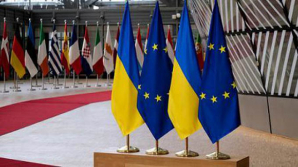 1 Tinh The Nuoc Soi Lua Bong Eu Co Rong Cua Cho Ukraine