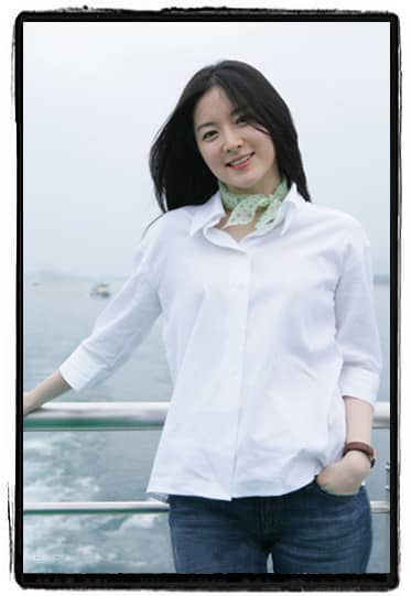 2 Nu Dien Vien Noi Tieng Han Quoc Lee Young Ae Quyen Gop 90000 Usd Cho Ukraine