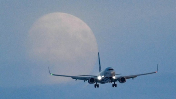 1 Nga Tinh Quoc Huu Hoa May Bay Cua Boeing Va Airbus