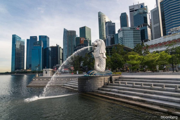 2 Singapore Lan Dau Ap Lenh Trung Phat Ngan Hang Quy Tien Dien Tu Cua Nga