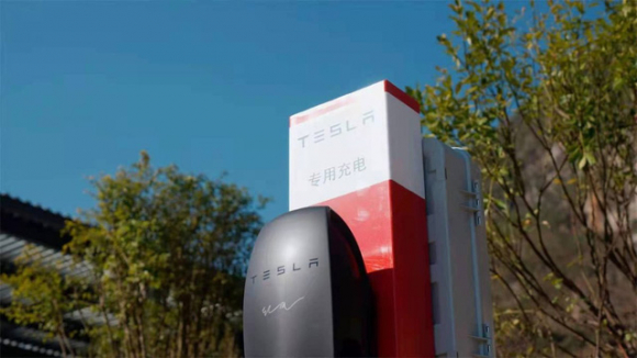 4 Ngoi Lang Trung Quoc Mua 40 Chiec Xe Tesla De Di Ban Hang Rong