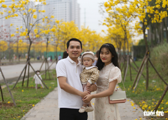 6 Nguoi Ha Noi Tap Nap Den Check In Duong Hoa Phong Linh Vang Ruc