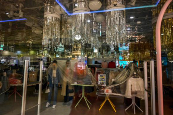 2 Ha Vien My Dong Y Trung Phat Hang Tram Ti Usd Hang Hoa Nga