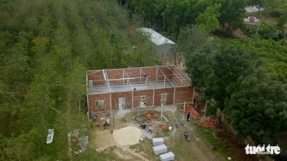 1 Ngan Chan Xay Cong Trinh Trong Cay Tren Dat Lam Duong Cao Toc De Truc Loi