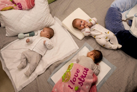 3 Nhung Em Be Duoc De Thue Mac Ket Tron Bom Dan Duoi Ham O Ukraine