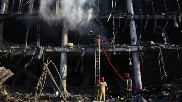 1 Nga Tan Cong Can Cu Quan Su Mien Tay Ukraine Giao Tranh Du Doi Phia Bac Kyiv