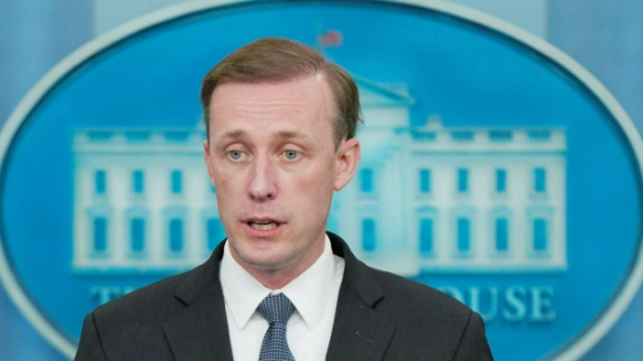 1 My Va Chau Au Leo Thang Trung Phat Nga