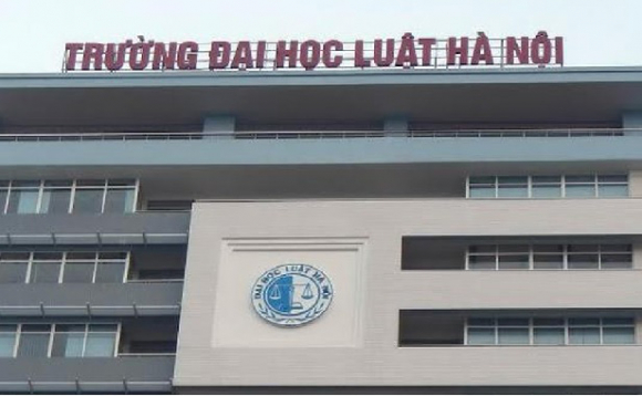 1 Truong Khoa Cua Dai Hoc Luat Ha Noi Bi To Cuong Buc Co Gai