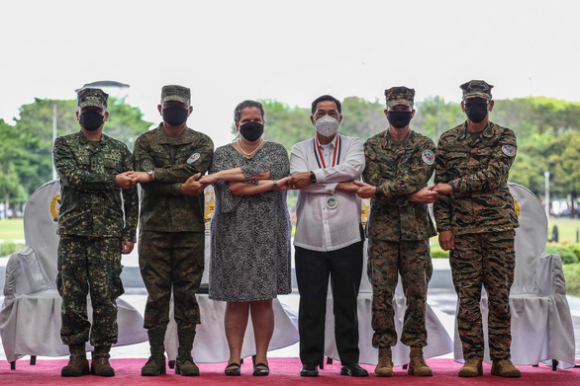 2 My Philippines Tap Tran Lon Chua Tung Co