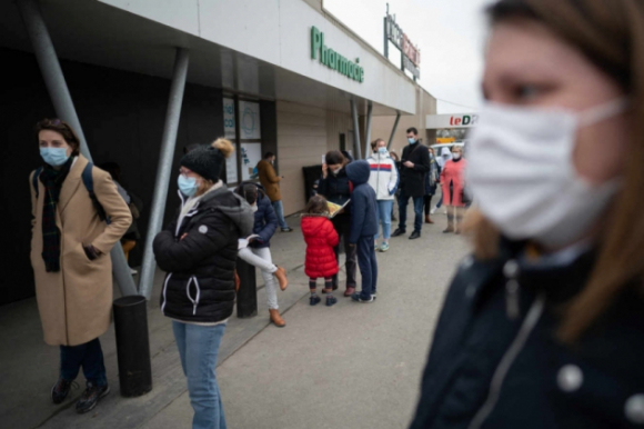 1 Bau Cu Phap Doi Mat Noi Lo Dich Covid 19 Gia Tang Tro Lai