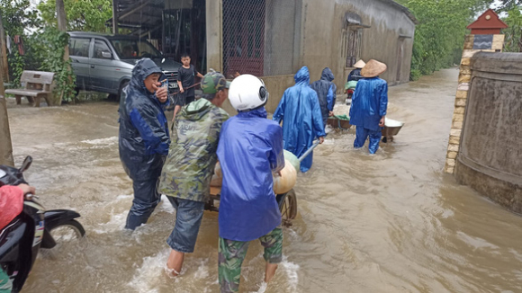 3 Nguoi Dan Mien Trung Bi Bom Loi Lu Giua Mua Nang