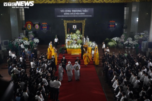 7 Xuc Dong Le Truy Dieu Tien Dua Pho Chu Tich Thuong Truc Ubnd Tphcm Le Hoa Binh