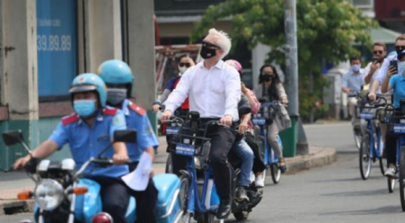 3 Dac Phai Vien Thuong Mai Thu Tuong Anh Tphcm La Tp Danh De Dap Xe