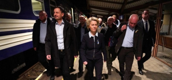 1 Chu Tich Uy Ban Chau Au Di Tau Hoa Den Ukraine