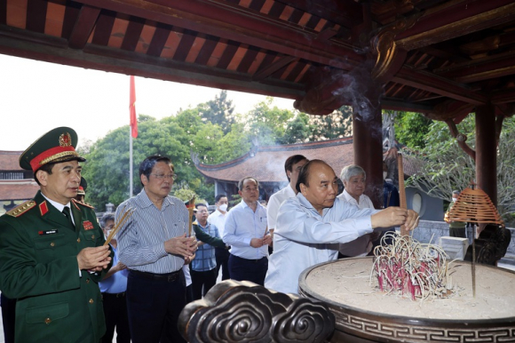 1 Chu Tich Nuoc Nguyen Xuan Phuc Dang Huong Quoc To Lac Long Quan