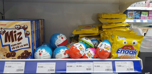 1 Sieu Thi Kiem Tra Keo Trung Kinder Surprise