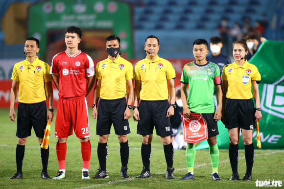 1 Trong Tai Nu Xuat Hien Tai Cup Quoc Gia 2022