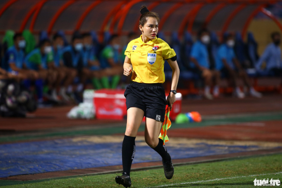 2 Trong Tai Nu Xuat Hien Tai Cup Quoc Gia 2022